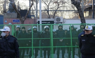 İran&#039;dan İngiltere Büyükelçiliğini kapatılabileceği sinyali