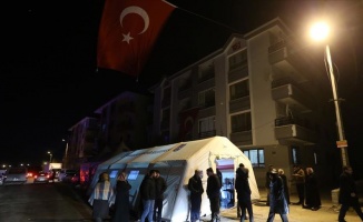 Şehidin Ankara&#039;daki evi Türk bayraklarıyla donatıldı