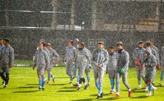 Trabzonspor yoğun yağış altında antrenmanını gerçekleştirdi