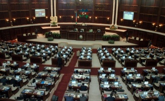 Azerbaycan'da yeni parlamento şekillendi