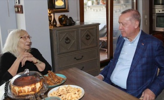 Cumhurbaşkanı Erdoğan, Alev Alatlı&#039;yı ziyaret etti