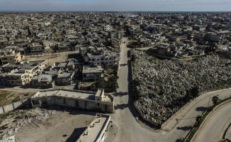 Esed rejimi ve destekçileri Serakib ilçesinde 170 bin sivili evsiz bıraktı
