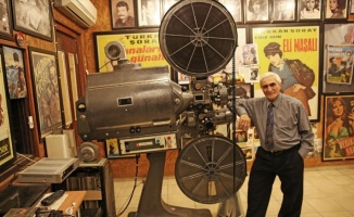Eski makinistin 'sinema evi' ziyaretçilerine nostalji yaşatıyor