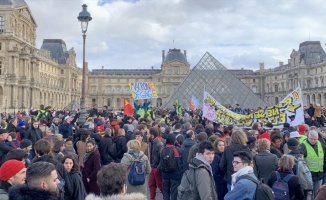 Fransa'da Ulusal Meclis'te görüşülen emeklilik reformu protestosu