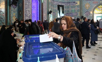 İran seçimlerinde muhafazakarlar kesinleşen 152 sandalyenin 124&#039;ünü aldı