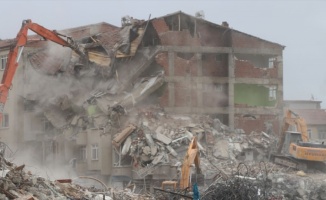 Japon vatandaştan, Elazığ'daki depremzedelere 12 bin Türk lirası yardım