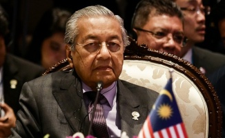 Malezya Başbakanı Mahathir istifa etti