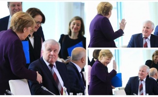Almanya İçişleri Bakanı Seehofer koronavirüs nedeniyle Merkel&#039;in elini sıkmadı