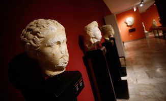Antalya Müzesi&#039;nde 48 yıldır sergilenen portre heykelin Sappho olduğu belirlendi