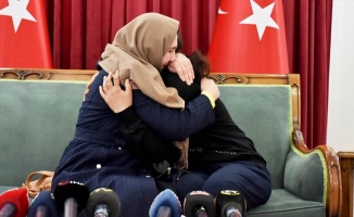 Diyarbakır annelerinden Dalmış 6 yıllık özlemin ardından evladına kavuştu
