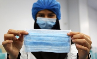 İran'da fabrikalar tıbbi maske yetiştirebilmek için 24 saat çalışıyor