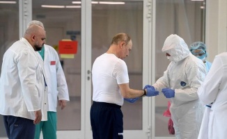 Putin, Moskova yakınlarındaki hastanede koronavirüs hastalarını ziyaret etti