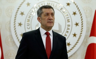 Uzaktan eğitimde ilk dersi Bakan Ziya Selçuk verecek
