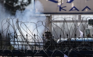 Yunanistan gaz bombalarının etkisini artırmak için &#039;fan&#039; çalıştırıyor