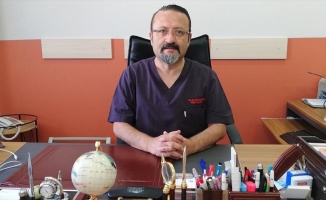 Kovid-19&#039;u yenen profesör doktor yeniden göreve başladı