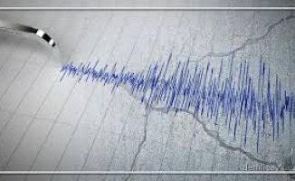 Endonezya&#039;da 7,3 büyüklüğünde deprem