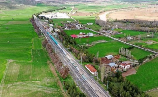 Modernize edilen Samsun-Sivas demir yolu hattında ilk yük treni sefere başladı