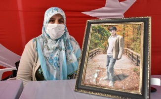 Diyarbakır annelerinden Zümrüt Salim: Oğlum o yol senin yolun değil, devlete teslim ol
