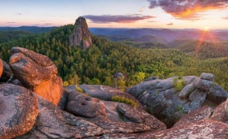 Rusya, Sibirya&#039;nın 600 milyon yaşındaki kayalıklarını anlattı