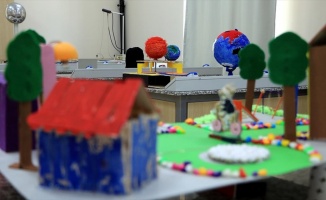 Görme engelli öğrenciler, fen derslerini dokunarak öğrenecek