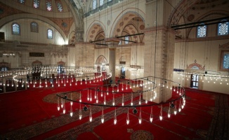 İstanbul&#039;da 21 cami, Ayasofya Camisi açılışına gelenlere hizmet için sabaha kadar açık olacak
