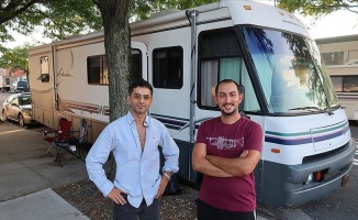 New York’ta karavanda yaşayan Türk gençleri özgürlüğün tadını çıkarıyor