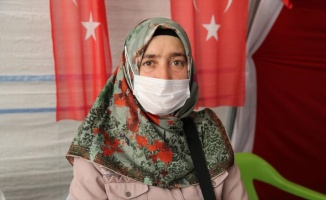 Diyarbakır annelerinden Ay: Oğlumu almadan buradan gitmeyeceğim