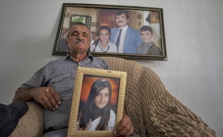 İzmir&#039;de evlat nöbeti tutan Laçin: Hayalim kızımı beyaz gelinlik içinde görmekti
