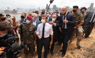 Macron Beyrut ziyaretinde &#039;sömürgeci söylem&#039; kullanmakla eleştiriliyor