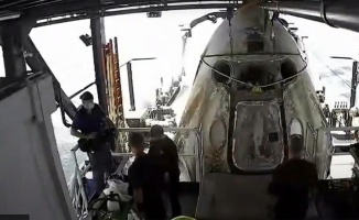 NASA astronotlarını taşıyan SpaceX kapsülü Dünya&#039;ya döndü