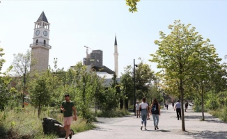 Tiran&#039;daki Osmanlı mirası Saat Kulesi, şehrin önemli sembollerinden biri olmaya devam ediyor