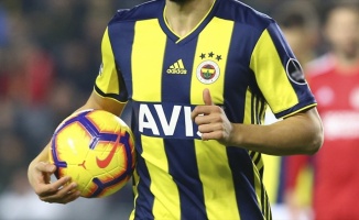 Transferin hızlısı Fenerbahçe rakiplerinin oyuncularını alıyor