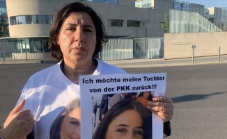 Almanya'da terör örgütü PKK tarafından kızı kaçırılan anneden Başbakanlık önünde eylem