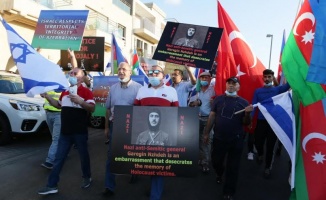 İsrail&#039;deki gösteride Türk bayrakları açıldı