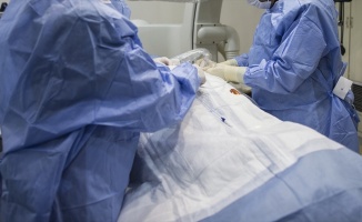 Kapalı ve küçük cerrahiyle kalp damarlarındaki birden fazla tıkanıklık açılabiliyor