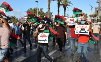 Libya'da protestolar Hafter'i petrol blokajını kaldırmaya zorluyor