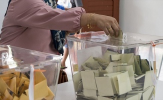 Malezya&#039;da iktidar koalisyonu kritik önem taşıyan eyalet seçimlerini kazandı