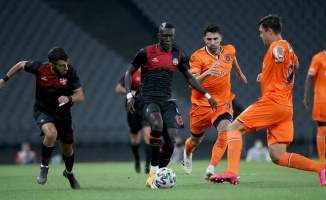 Medipol Başakşehir'i 2 golle geçen Fatih Karagümrük maç fazlasıyla lider