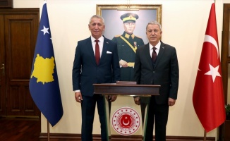 Milli Savunma Bakanı Akar ile Kosovalı mevkidaşı Quni bir araya geldi