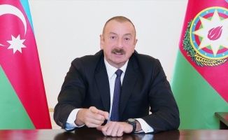 Azerbaycan Cumhurbaşkanı Aliyev: Tarihi Hudaferin Köprüsü'ne Azerbaycan bayrağı dikildi