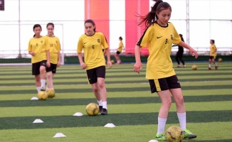 Bolu'nun futbolcu kızları performanslarıyla göz dolduruyor