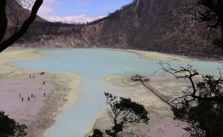 Endonezya’da yanardağ zirvesinde yüzlerce yıl saklı kalmış doğa hazinesi: Kawah Putih