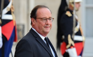 Fransa'nın eski Cumhurbaşkanı Hollande'den 'Müslümanlarla teröristleri bir tutmayalım' mesajı