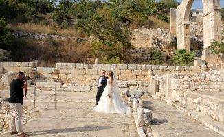 Mersin&#039;deki antik kent yeni evlenen çiftlere doğal fotoğraf stüdyosu oldu