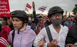 Tayland&#039;da hükümet karşıtları, anayasal reform için 1 yıldır sokaklarda