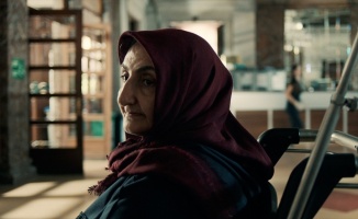 Türk yönetmen başrolünde annesini oynattığı kısa filmle Paris'ten ödülle döndü
