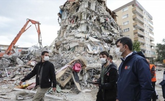 Bakan Kurum: İzmir&#039;de birçok noktada riskli binaların yıkım süreci devam ediyor