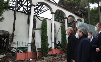 Erdoğan yangında hasar gören tarihi Vaniköy Camisi'nde incelemede bulundu