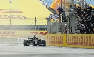 Hamilton, Schumacher'i İstanbul'da yakaladı