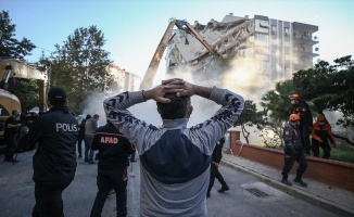 İzmir Valisi Köşger: Depremden etkilenenlere 2 milyon 810 bin lira ödeme yapıldı